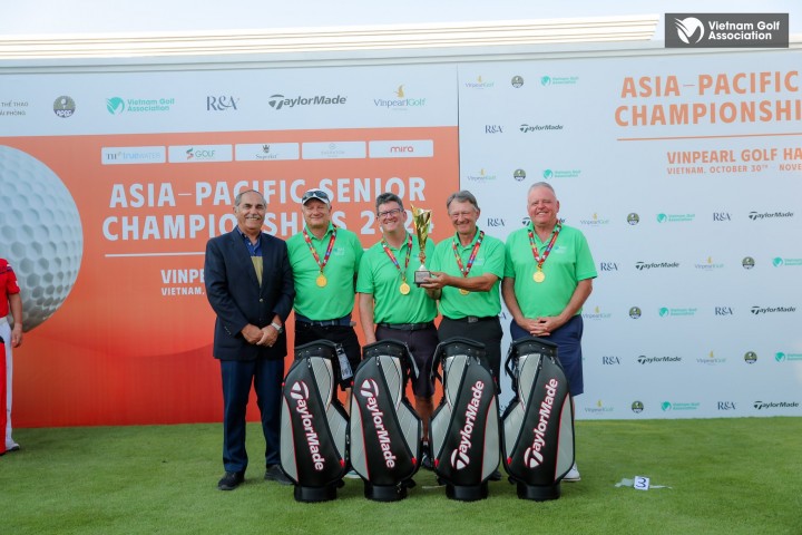 Australia successfully defend both their men's and women's titles at the 2024 Asia-Pacific Golf Confederation (APGC) Senior Amateur Championships in Hai Phong city on November 1. (Photo: VGA)