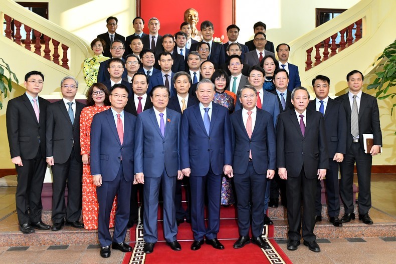 Party General Secretary To Lam and members of the Party Civil Affairs Board of the Ministry of Justice (Photo: NDO)