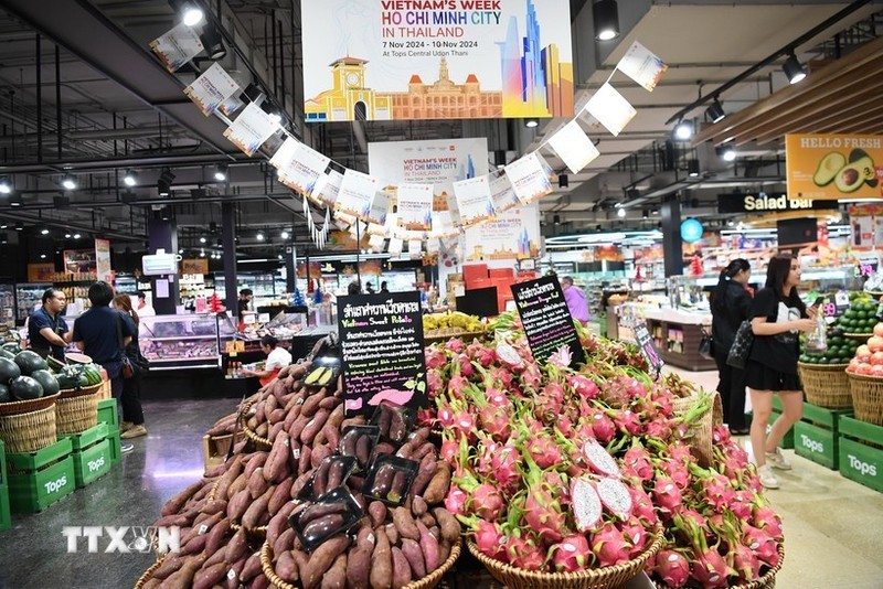 Vietnamese farm produce are on display at the Vietnamese Goods Week in Udon Thani province. (Photo: VNA)