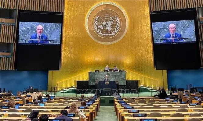 Minister Counsellor Nguyen Hoang Nguyen speaks at the United Nations General Assembly's debate on its reforms. (Photo: VNA)