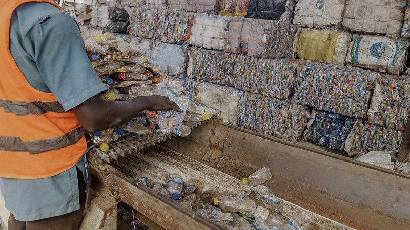 Around the world, one million plastic drinking bottles are purchased every minute (Photo: UNEP)