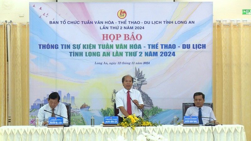 At the press conference (Photo: Long An Radio and Television Station)