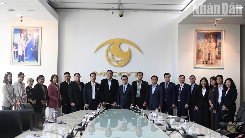 Delegation of Vietnam Journalists' Association visits MCOT Public Company Limited (Photo: NDO)