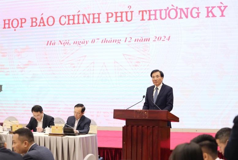 An overview of the Government’s monthly regular press conference on December 7. (Photo: VGP)