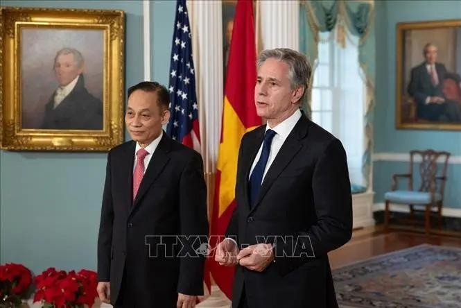 Secretary of the Party Central Committee and Chairman of its Commission for External Relations Le Hoai Trung (left) and US Secretary of State Antony Blinken. (Photo: VNA)