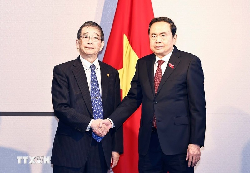 National Assembly Chairman Tran Thanh Man (R) receives President of the Nagasaki – Vietnam Friendship Association Tomioka Tsutomu. (Photo: VNA)