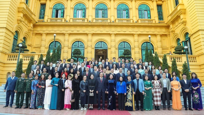 Vice President Vo Thi Anh Xuan and other delegates take group photo (Photo: VNA)