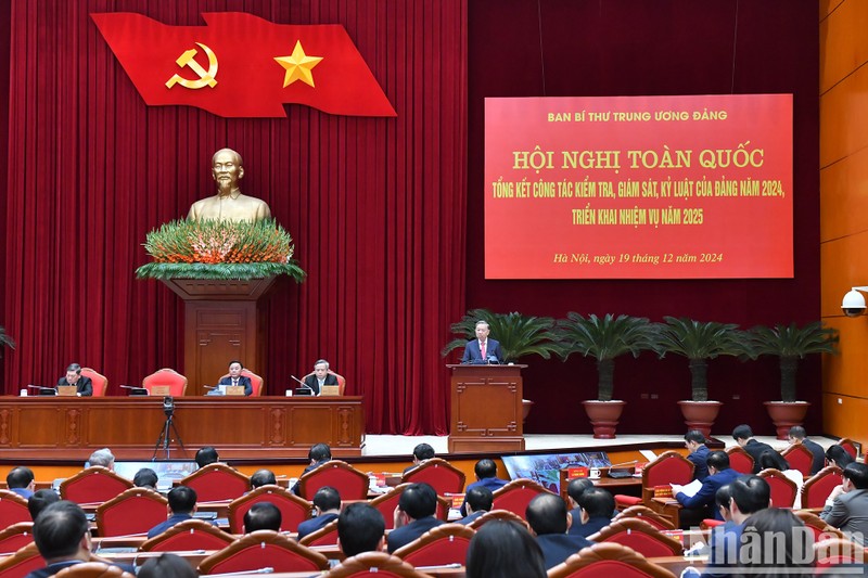 General Secretary of the Communist Party of Vietnam (CPV) Central Committee To Lam delivers a speech at the national teleconference. (Photo: NDO)