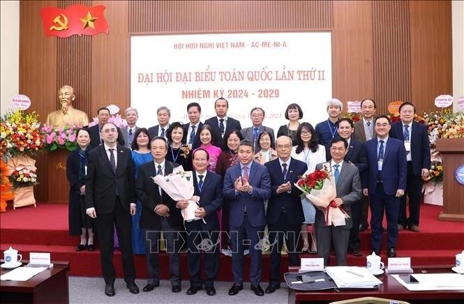 Nguyen Van Thuan (front row,3rd from left), Chairman of the Vietnam-Armenia Friendship Association for the 2024-2029 term, other members of the executive board, and participating delegates at the congress. (Photo: VNA)