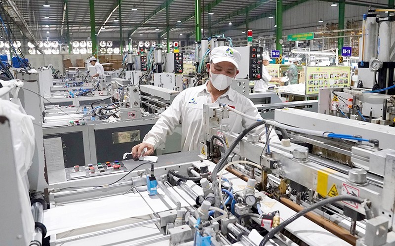 Production of biodegradable products at a factory of An Phat Green Plastic Joint Stock Company, Hai Duong Province. (Photo: Tue Nghi)