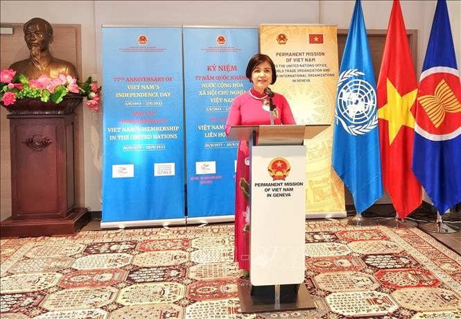 Ambassador Le Thi Tuyet Mai, head of the Delegation of Vietnam in Geneva speaking at the ceremony. (Photo: VNA)