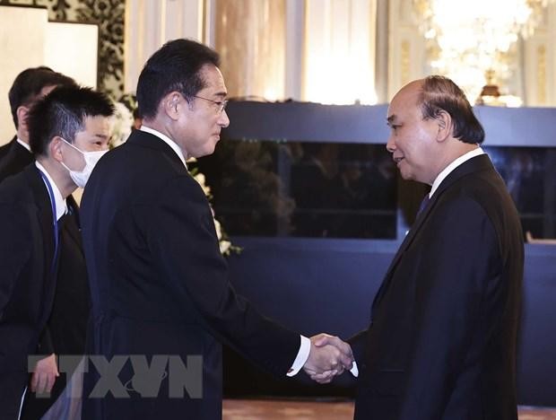 President Nguyen Xuan Phuc and Japanese PM Kishida Fumio (Photo: VNA)