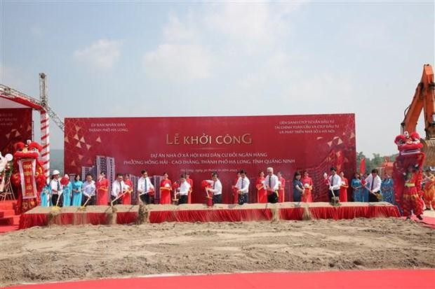 At the groundbreaking ceremony for the social housing project (Photo: VNA)