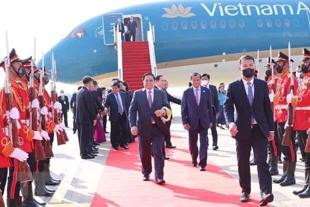 PM Pham Minh Chinh arrives in Phnom Penh on November 8 morning (Photo: VNA)