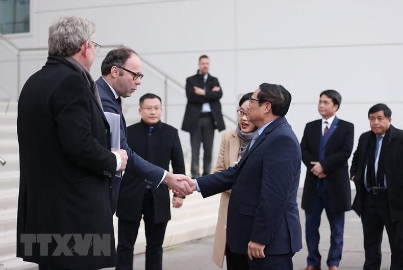 Prime Minister Pham Minh Chinh and Vice Governor of North Brabant province Martijn van Gruijthuisen (Photo: VNA) 