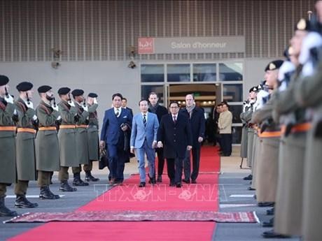 Prime Minister Pham Minh Chinh (right, first line) at Luxembourg-Findel international airport (Photo: VNA)