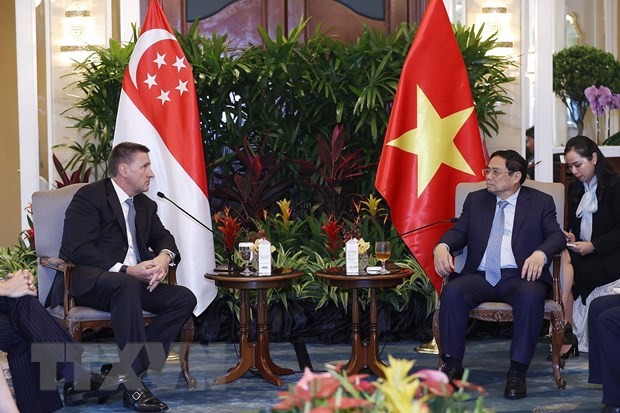 Prime Minister Pham Minh Chinh receives Simon Cooper, CEO of the Corporate and Institutional Banking segment for Europe and Americas (Photo: VNA)