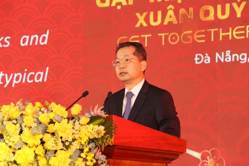 Secretary of the Da Nang City Party Committee Nguyen Van Quang speaking at the meeting.