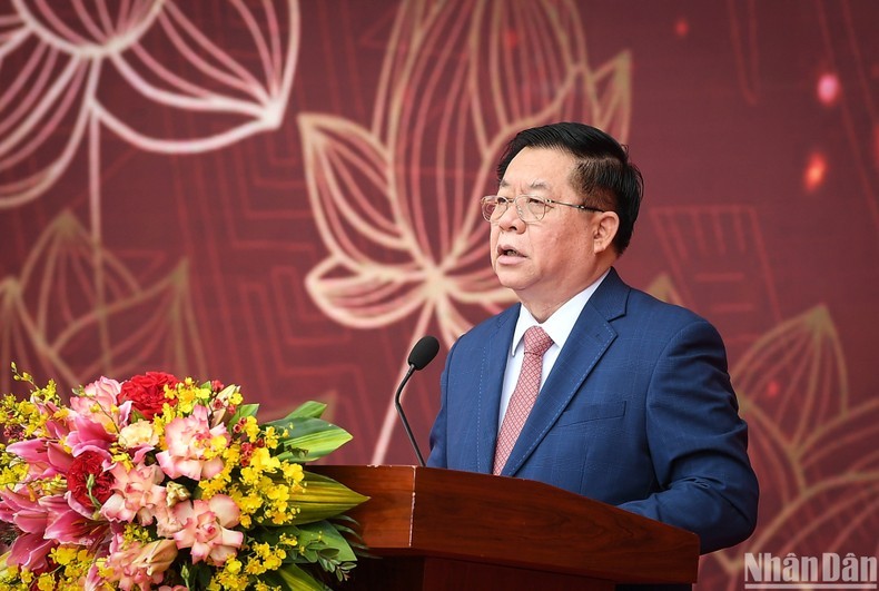 Secretary of the Party Central Committee and head of its Commission for Information and Education Nguyen Trong Nghia speaks at the festival. (Photo: NDO)
