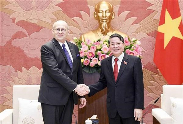 Vice Chairman of the National Assembly Nguyen Duc Hai (R) receives Polish Minister of Foreign Affairs Zbigniew Rau. (Photo: VNA)
