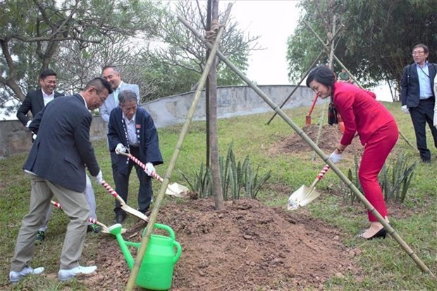 At the tree-planting ceremony (Photo: VNA)