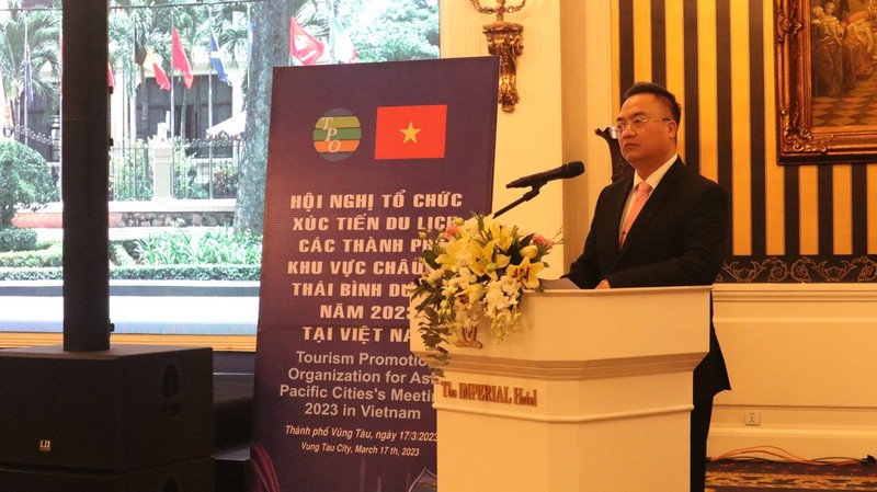 Chairman of the municipal People’s Committee Hoang Vu Thanh speaking at the event. (Photo: TK)