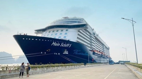 Malta-flagged cruise ship Mein Schiff 5 docks at Ha Long international port on March 26 (Photo: VNA)