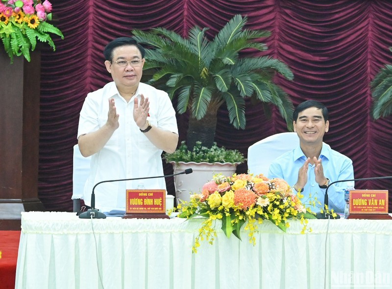 NA Chairman Vuong Dinh Hue speaks at the event (Photo: NDO)