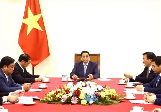 Prime Minister Pham Minh Chinh holds phone talks with Chinese Premier Li Qiang on April 4. (Photo: VNA)