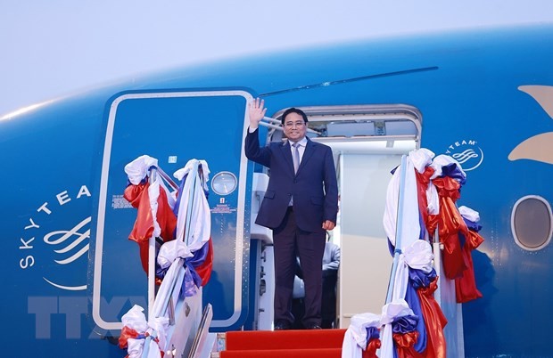 Prime Minister Pham Minh Chinh arrives in Vientiane on April 4 evening (Photo: VNA)
