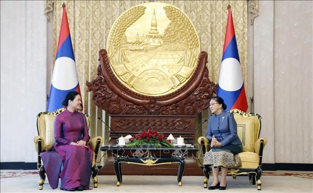 Lao Vice President Pany Yathotou (R) receives Vietnam Women’s Union President Ha Thi Nga (Photo: VNA)