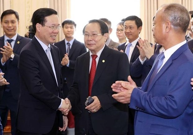 President Vo Van Thuong (L) visits the Vietnamese Embassy in Laos on April 11. (Photo: VNA)