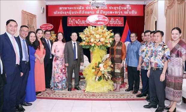 A delegation of Ho Chi Minh City led by Vice Secretary of the municipal Party Committee Nguyen Van Hieu visits the Lao Consulate General in the city on the occasion of Bunpimay (Photo: VNA)