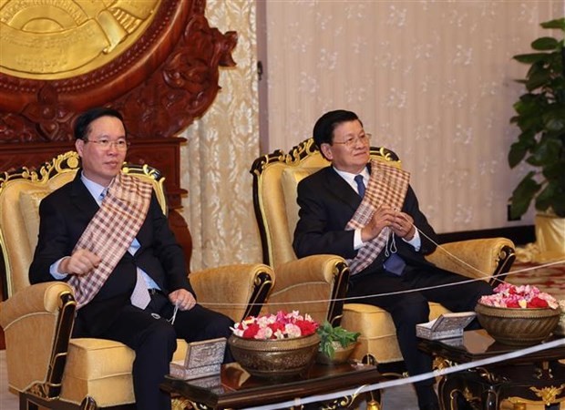 President Vo Van Thuong (L) and General Secretary of the Lao People’s Revolutionary Party Central Committee and President Thongloun Sisoulith at a Baci ceremony on the occasion of the Lao traditional New Year Bunpimay. (Photo: VNA)