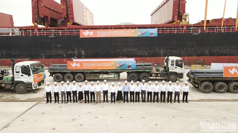 At the ceremony to ship the first batch of steel to the US (Photo: NDO)