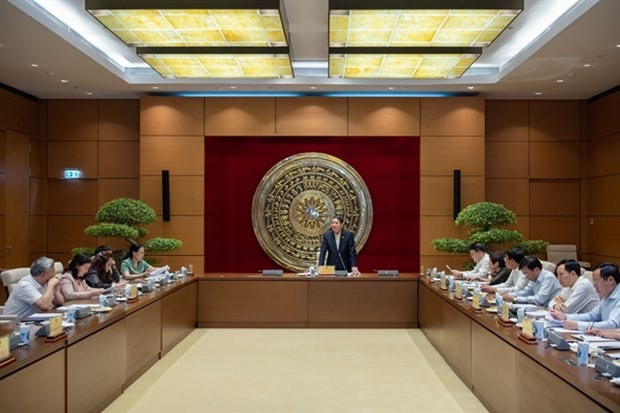 Vice Chairman of the National Assembly Nguyen Duc Hai (centre) leads the meeting on April 18. (Photo: quochoi.vn)