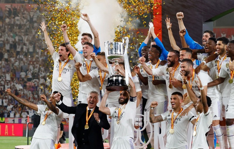 Real Madrid's Dani Carvajal celebrates with the trophy and teammates after winning the Copa del Rey - Copa del Rey - Final - Real Madrid v Osasuna - Estadio de La Cartuja, Seville, Spain - May 7, 2023. (Photo: Reuters)