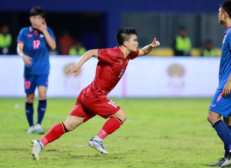 Le Quoc Nhat Nam celebrates scoring an equaliser for Vietnam during their last Group B clash against Thailand in the 32nd SEA Games on May 11.