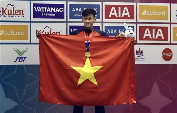 Swimmer Pham Thanh Bao sets a new SEA Games record in the men’s 200m breaststroke with 2 minutes 11 seconds and 45 (Photo: VNA)