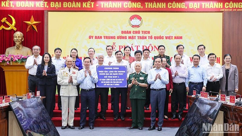 President Vo Van Thuong and delegates at the launching ceremony of the programme. (Photo: NDO)