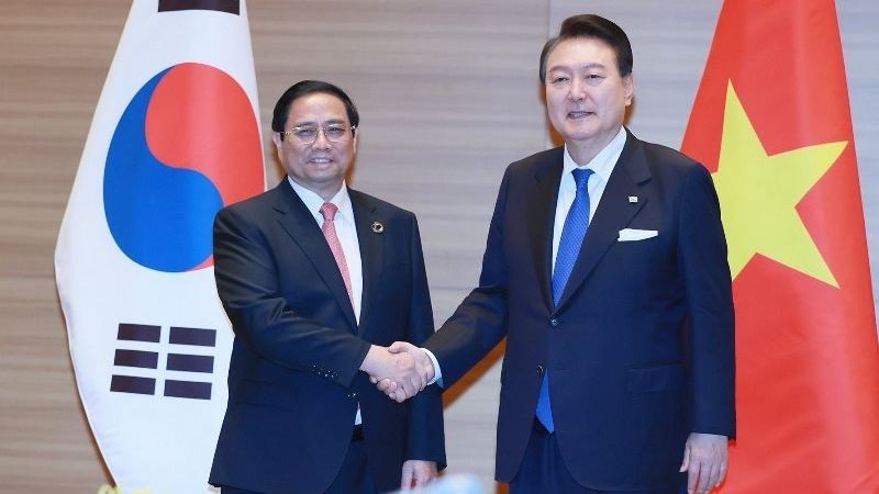Prime Minister Pham Minh Chinh (left) and Republic of Korea (RoK)'s President Yoon Suk-yeol. (Photo: Duong Giang)