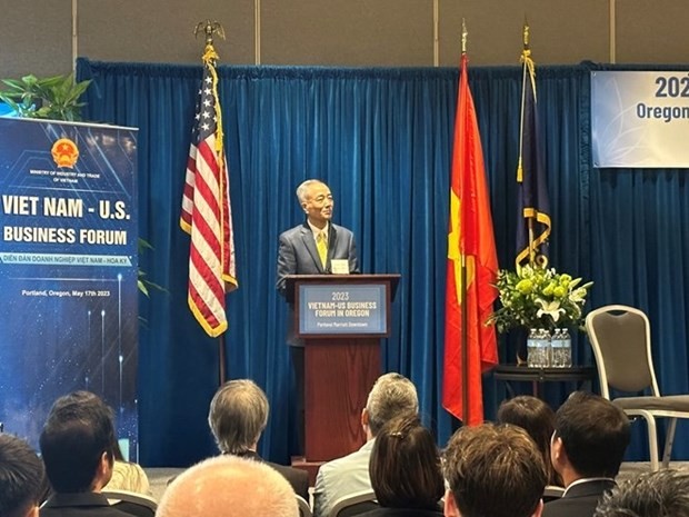 Nguyen Hong Duong, Vice Director of the Asia-America Department under the Ministry of Industry and Trade, addresses the forum. (Photo: MoIT)
