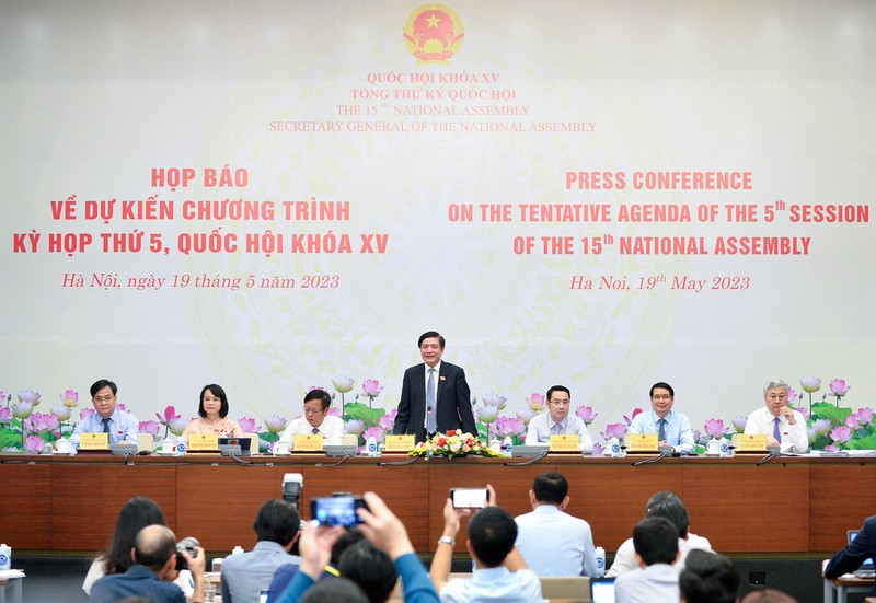 General Secretary of the National Assembly and Chairman of the National Assembly Office Bui Van Cuong speaks at the press conference (Photo: quochoi.vn)