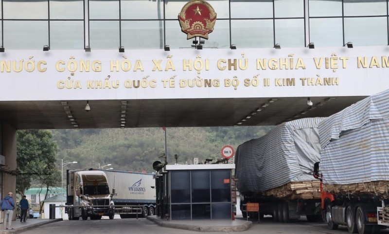 Import and export activities conducted through Kim Thanh II border gate in Lao Cai province.