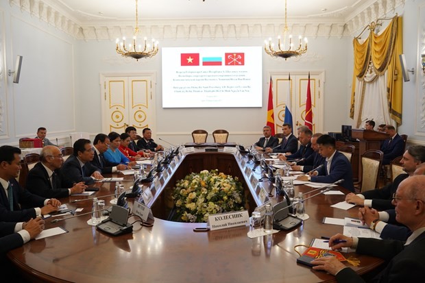 The meeting between leaders of Ho Chi Minh City and St. Petersburg on June 29 (Photo: VNA)