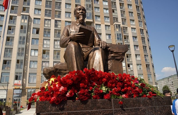 The statue of President Ho Chi Minh in St. Petersburg city. (Photo: VNA)