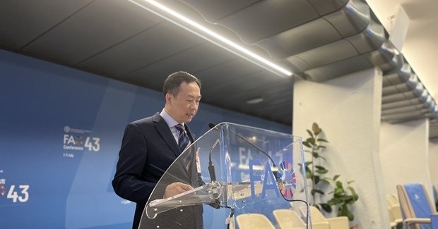 Vietnamese Ambassador to Italy Duong Hai Hung delivers a speech at the meeting (Photo: VNA)