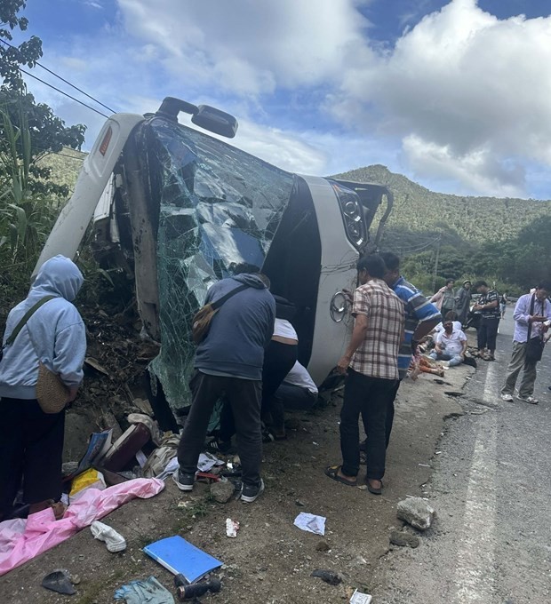 Prime Minister Pham Minh Chinh has asked relevant ministries and agencies to promptly overcome the aftermath of an extremely serious traffic accident in the south central province of Khanh Hoa. (Photo: VNA)