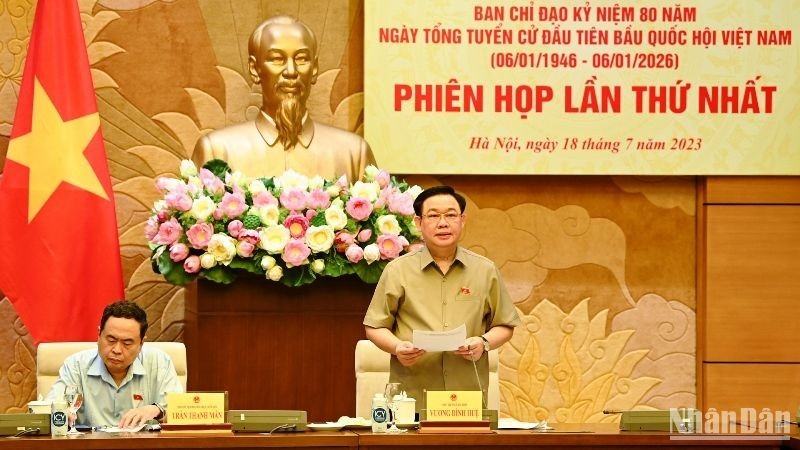 National Assembly Chairman Vuong Dinh Hue speaking at the meeting (Photo: NDO)