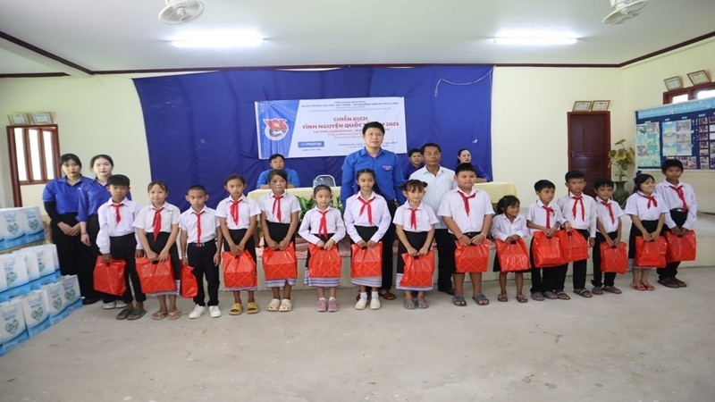 Gifts presented to needy Lao pupils.